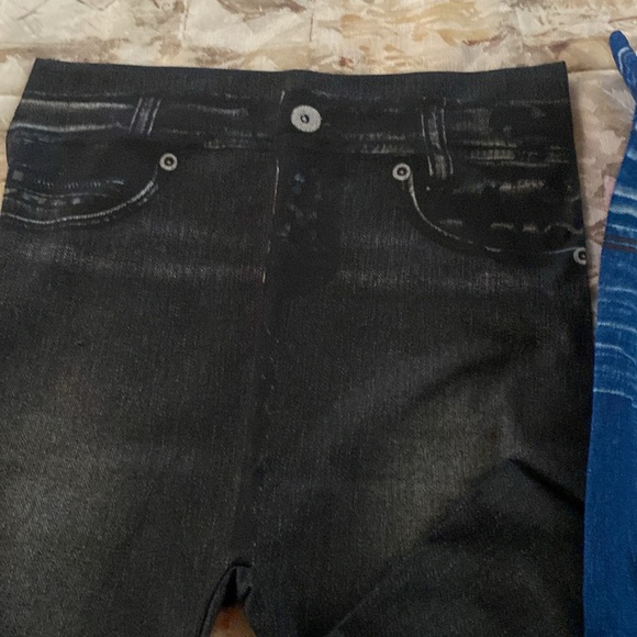 Size small 2 pairs of stretch pants, Levi looking, new never worn. - Picture 3 of 7